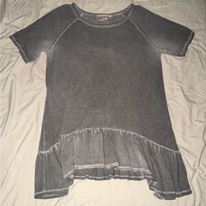 Dantelle Washed Gray Short Sleeve Ruffle Hem Tunic